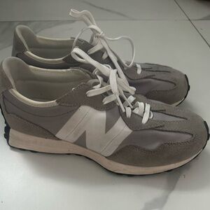 New Balance Kids' Grade School 327 Shoes Size 6.5 kids / Size 8 Women